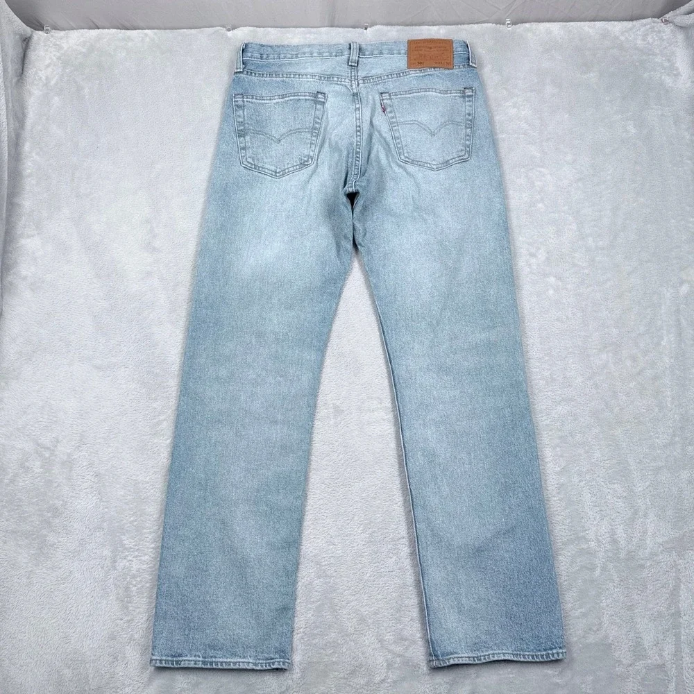 Levis Premium 501 Original Fit Jeans Mens 33x31 Light Wash Blue Straight Denim